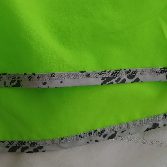 UNDER ARMOUR Running Shorts - Picture 2 of 4